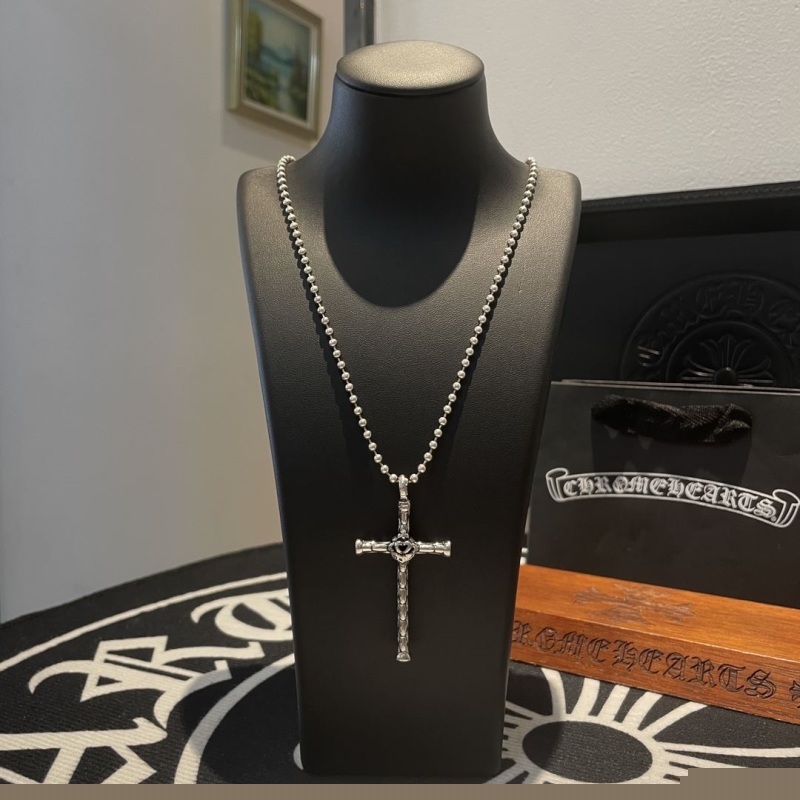 Ch**me He**ts necklaces